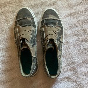 Blowfish Slip-on’s